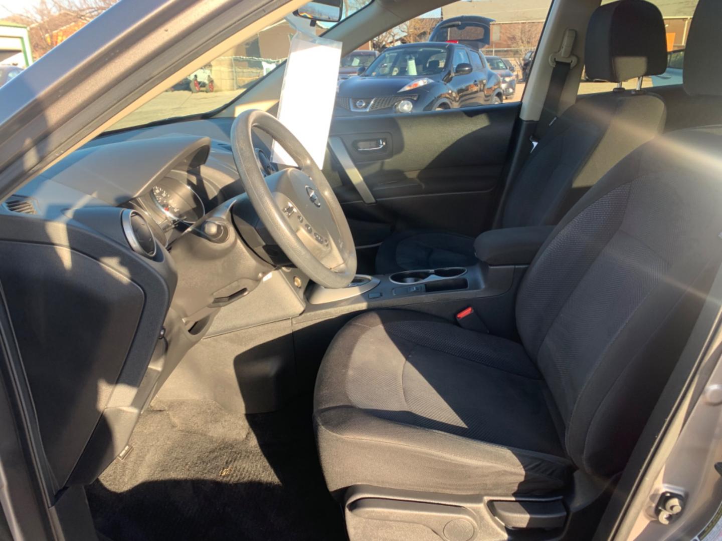 2015 Gray /gray Nissan Rogue Select (JN8AS5MT8FW) , AUTOMATIC transmission, located at 1830 North Belt Line Road, Irving, TX, 75061, (469) 524-0199, 32.834373, -96.993584 - Photo#9